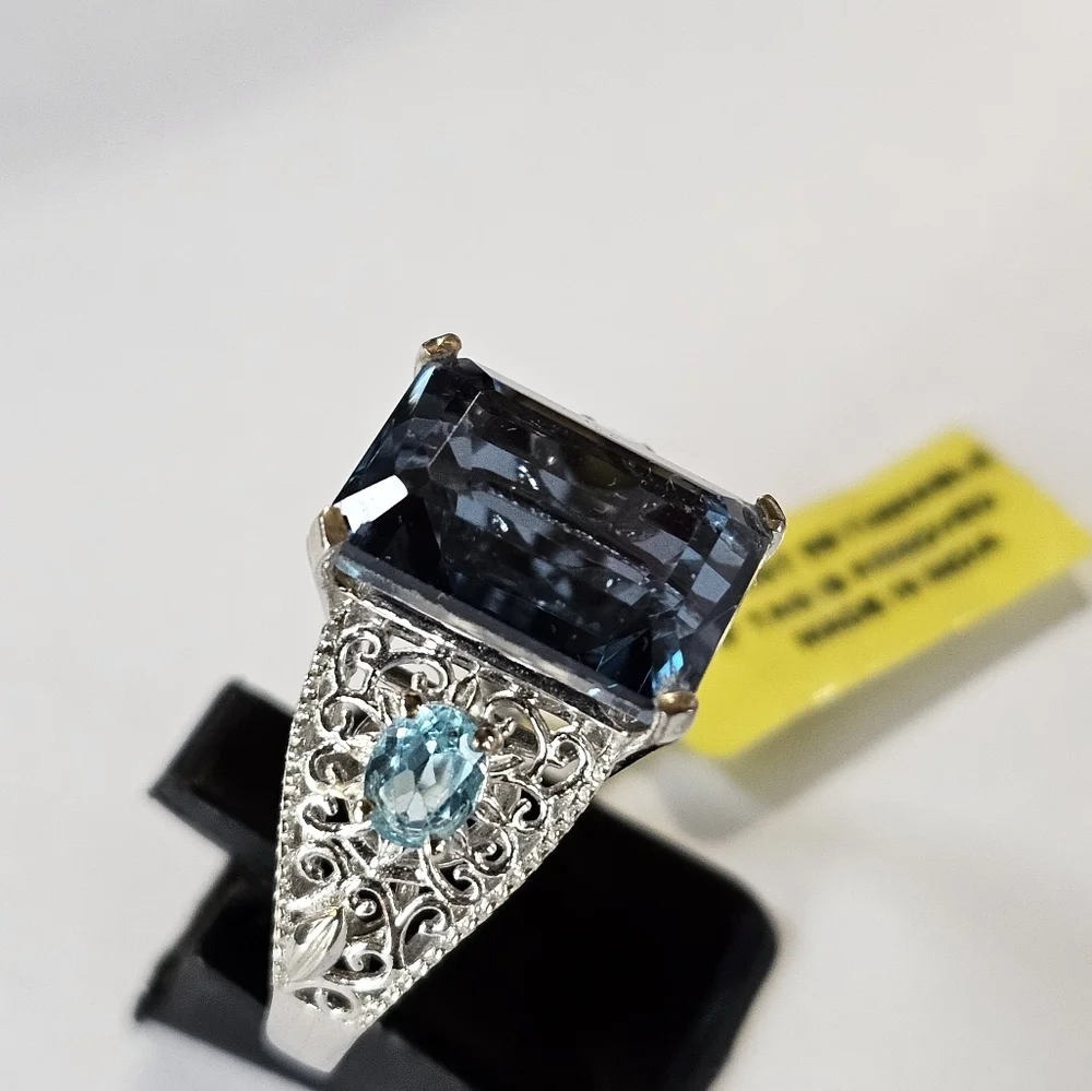 Natural London Blue Topaz Ring With Neon Apatite Accent Stones Size 9.5 - Picture 8 of 8